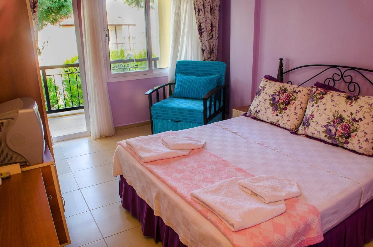 Maviev Otel Çeşme Bilik gambar