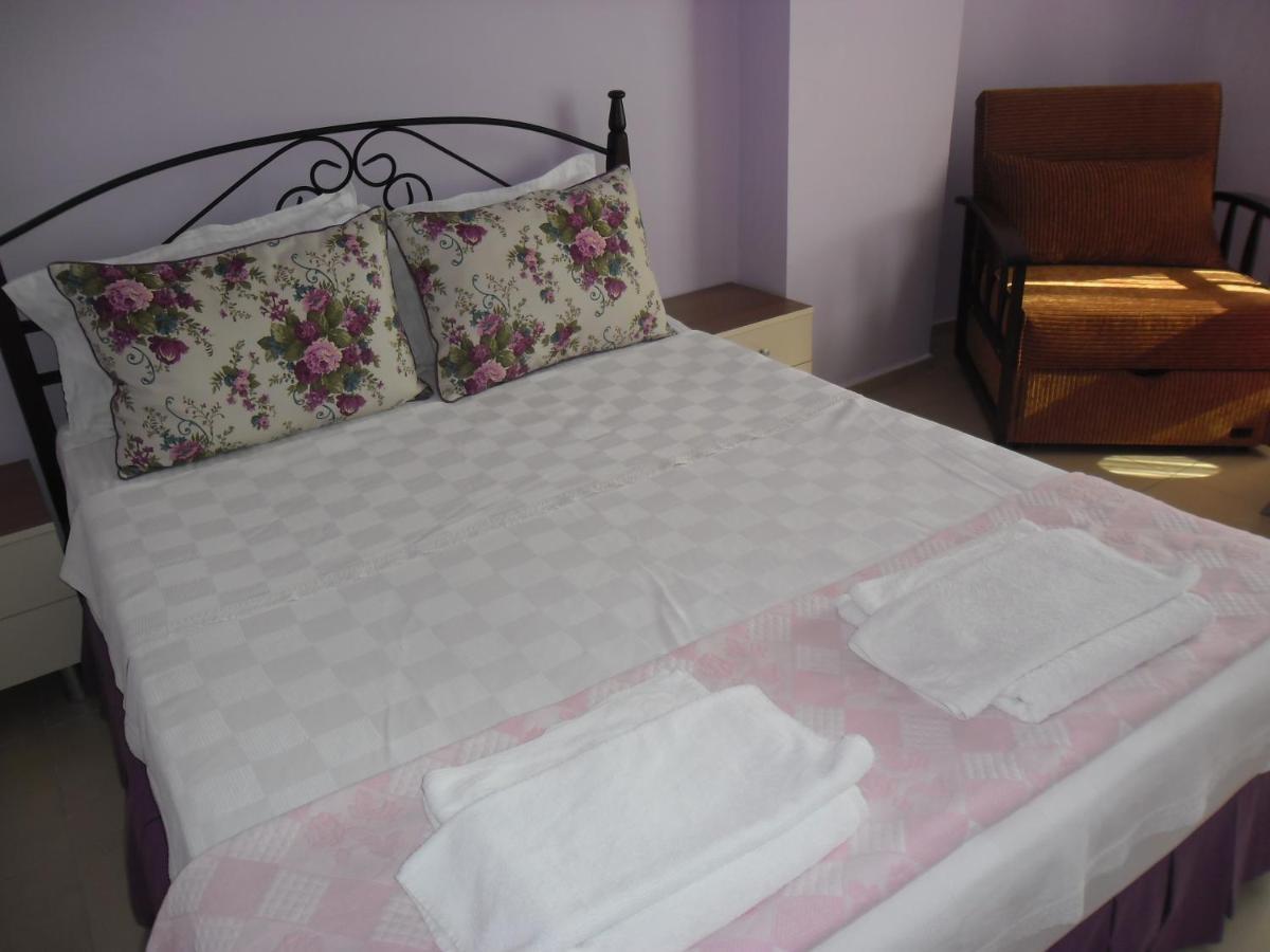 Maviev Otel Çeşme Bilik gambar