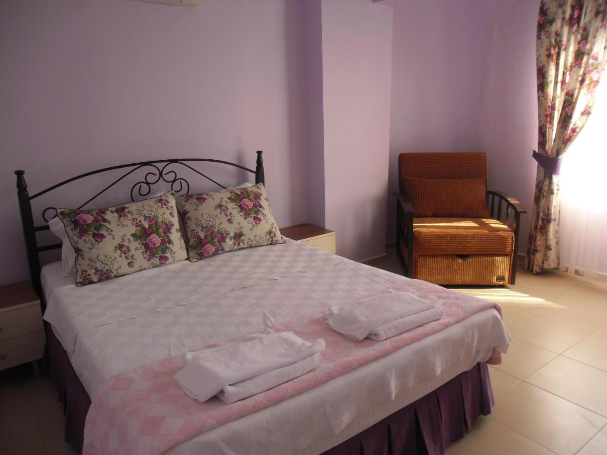 Maviev Otel Çeşme Bilik gambar